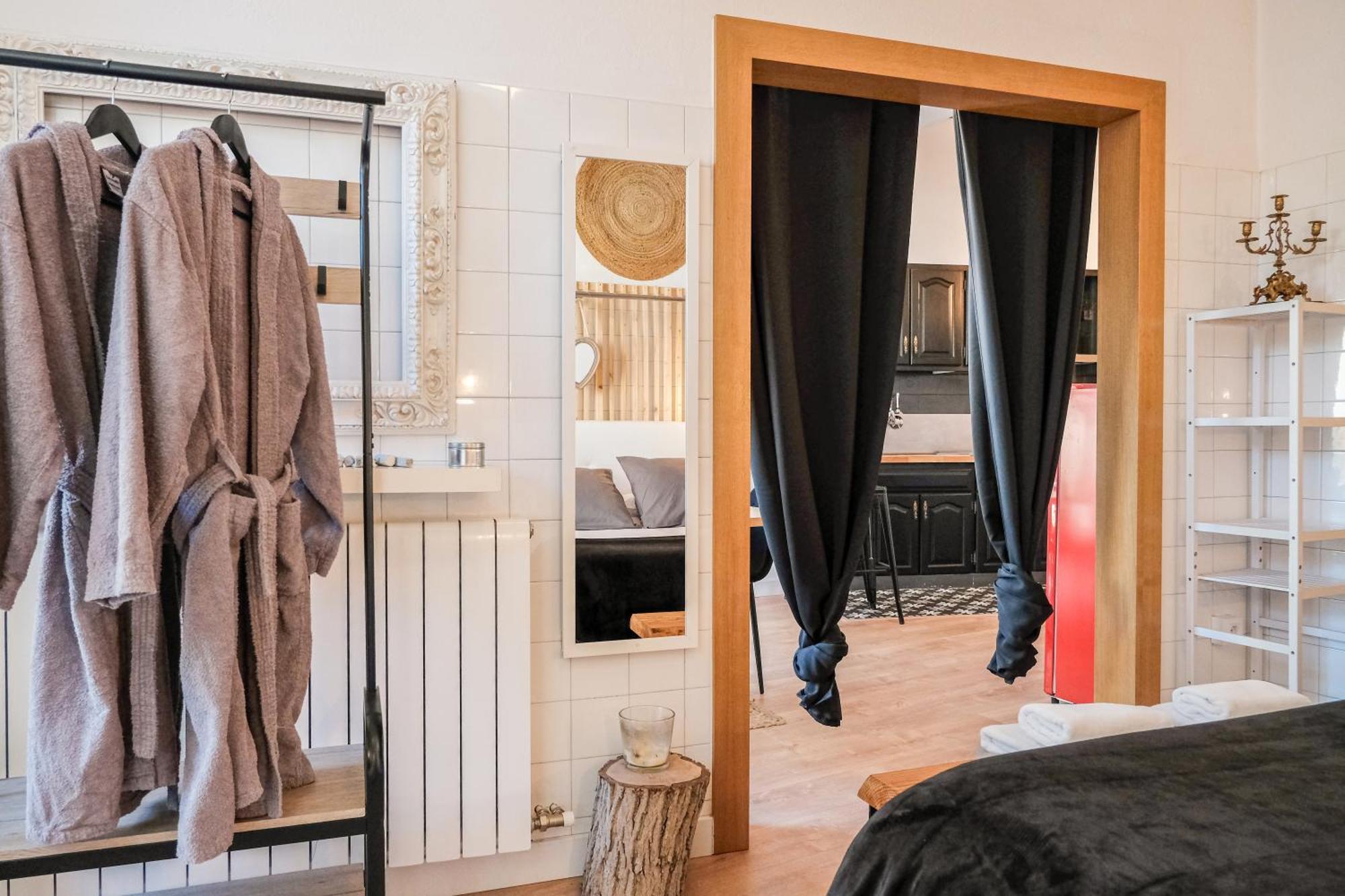 Cal Capo Alojamiento Con Jacuzzi Appartement Besalú Buitenkant foto